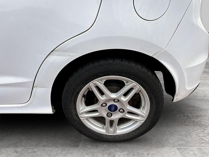 Used Ford Ka Plus Zetec 70 HP (51 kW) 2017 White Hatchback