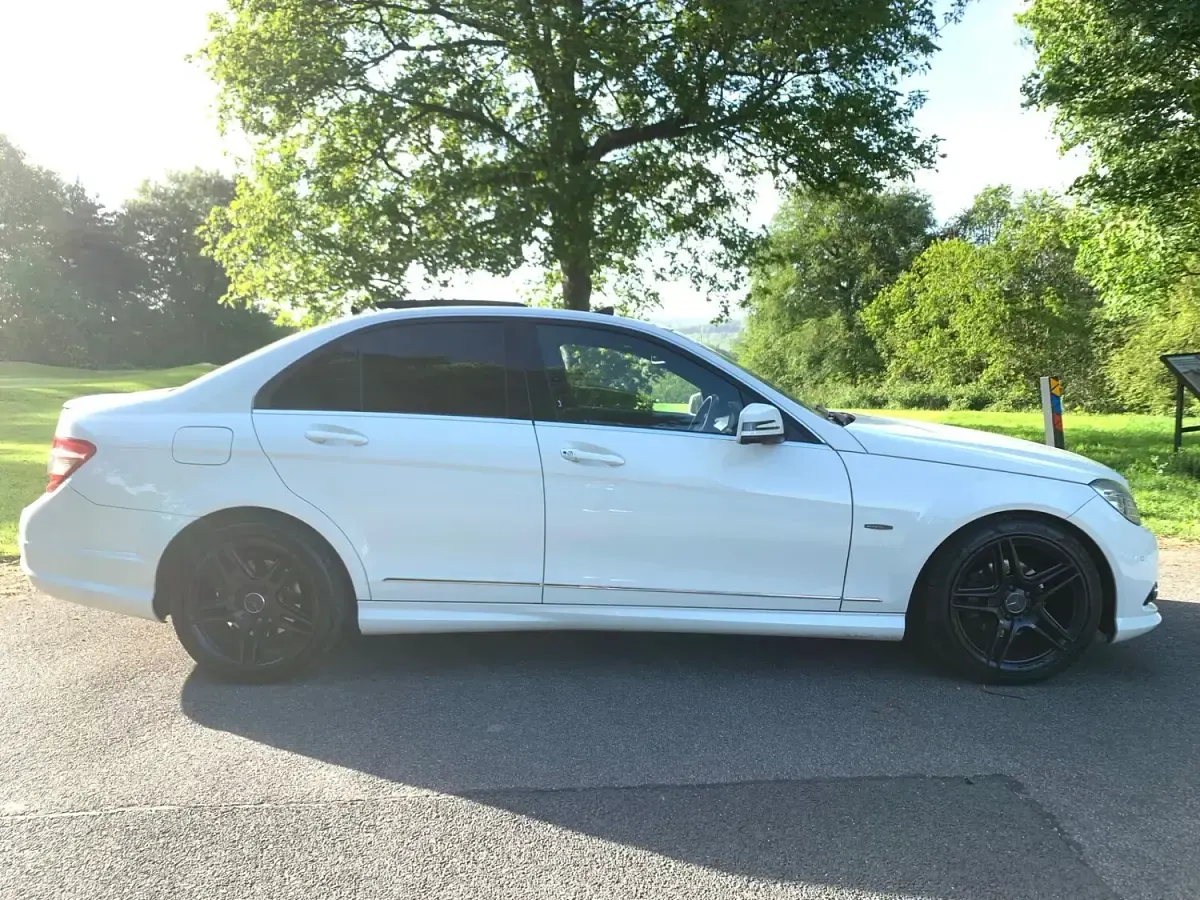 Used Mercedes C250 2011 White Sedan