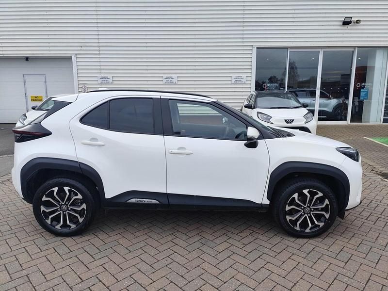 Used Toyota Yaris Hybrid Design 2023 White Hatchback