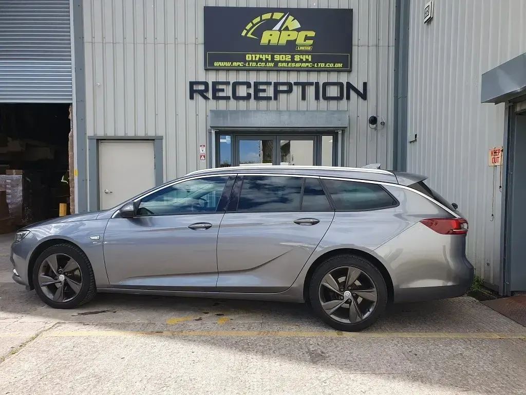 Second-hand Vauxhall Insignia SRi 2017 Gri Break