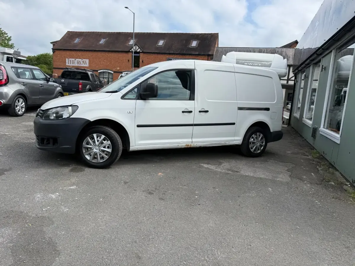 Used VW Caddy 102 HP (75 kW) 2011 White MPV