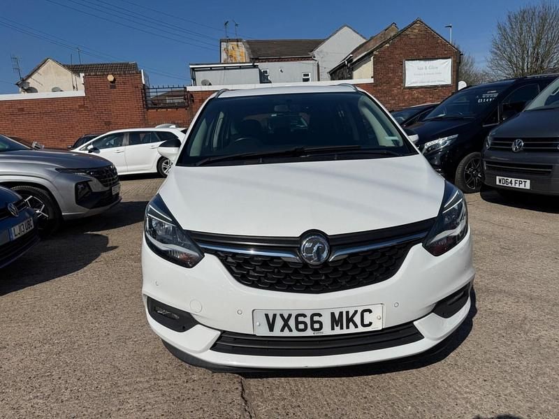 Used Vauxhall Zafira Tourer SRi 170 HP (125 kW) 2016 White MPV