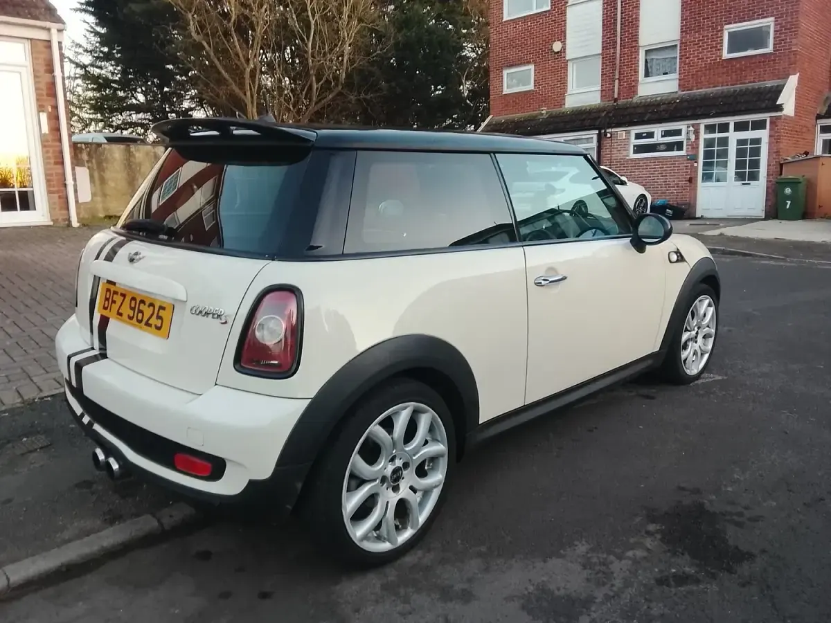 Used Mini Cooper S Hatch 2008 White Hatchback