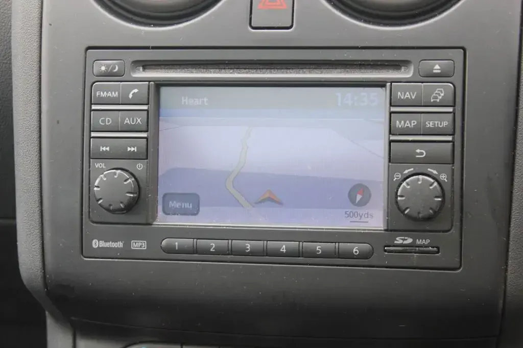 Used Nissan Qashqai +2 Tekna 2010 White SUV
