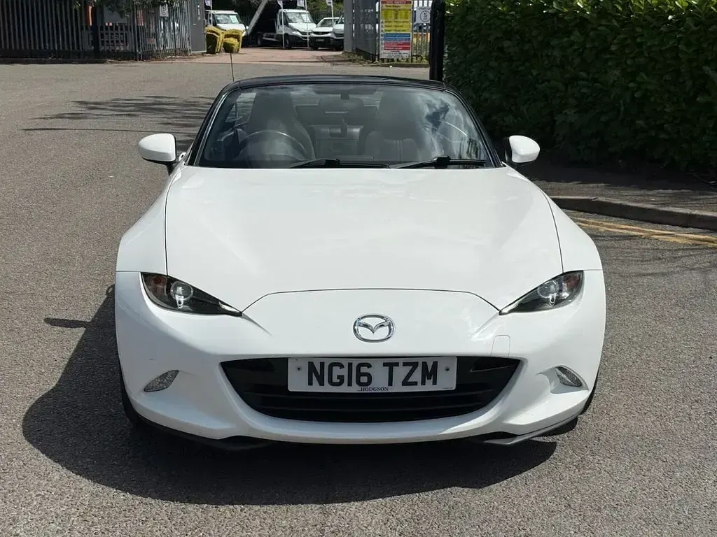 Used Mazda MX5 131 HP (96 kW) 2016 White Cabriolet