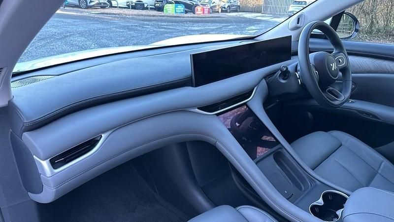 New MG IM6 300 kW (408 HP) 2025 SUV