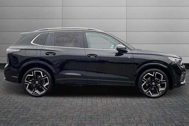 Used VW Tiguan R-line 148 HP (108 kW) 2025 Black SUV
