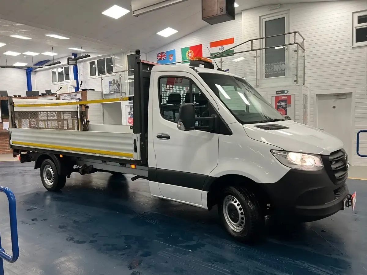 Used Mercedes Sprinter Progressive 150 HP (110 kW) 2021 White Van