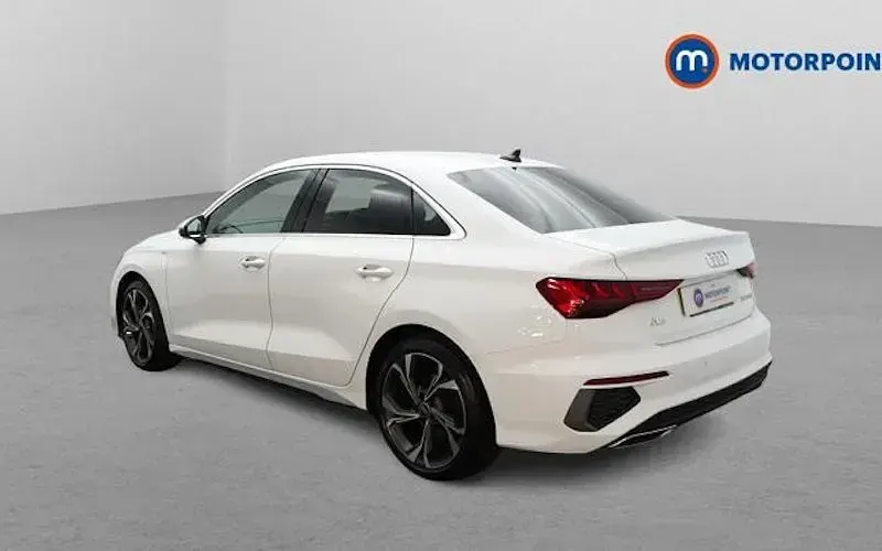 Usado Audi A3 S-Line 110 HP (80 kW) 2024 Branco Sedan