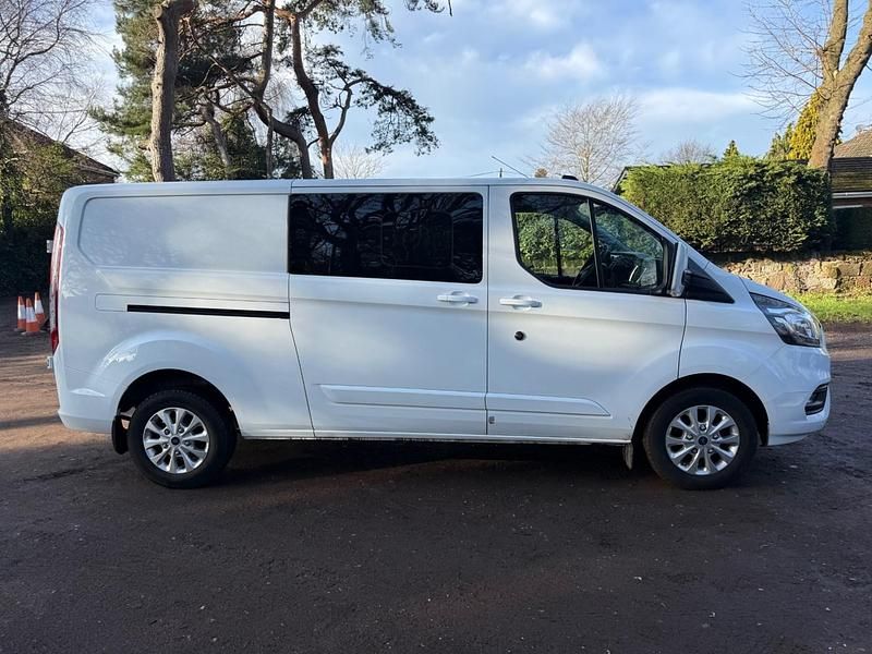 Used Ford Transit Custom Limited 130 HP (95 kW) 2022 White Van