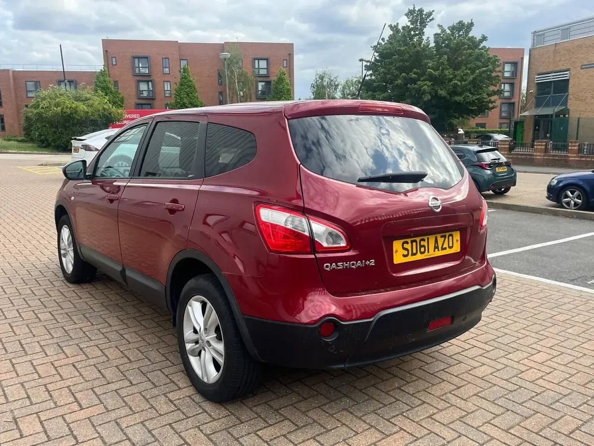 Używany Nissan Qashqai +2 Acenta 117 KM (86 kW) 2011 Czerwony SUV