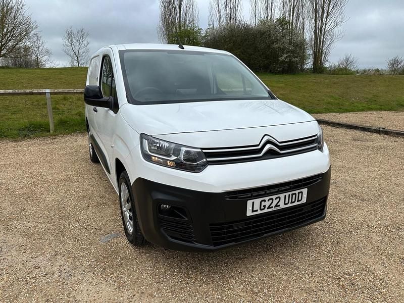 Used Citroën Berlingo 100 HP (73 kW) 2022 White MPV
