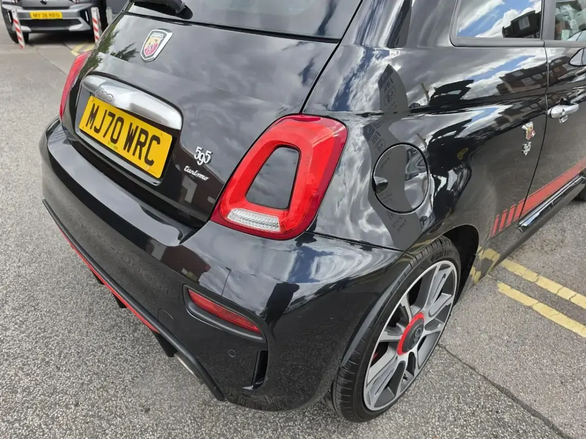 Begagnad Abarth 595 Turismo 165 HK (121 kW) 2020 Svart Halvkombi
