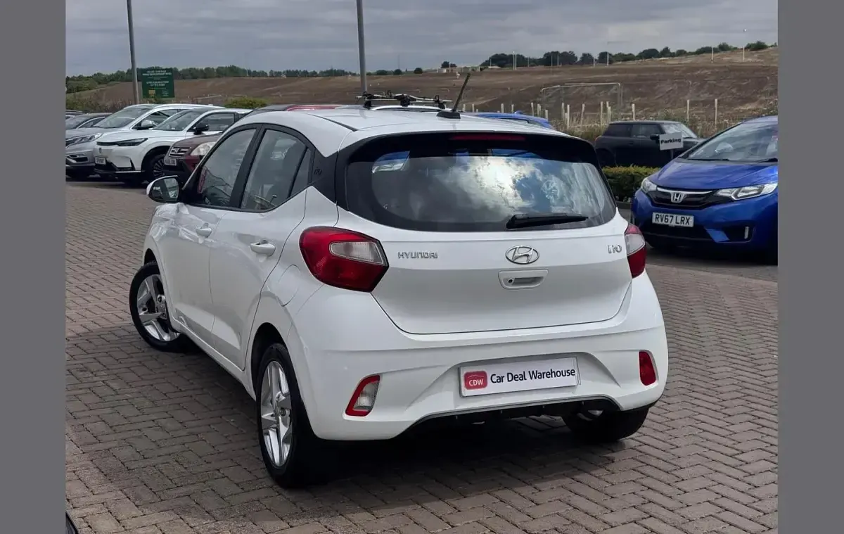 Used Hyundai i10 SE 83 HP (61 kW) 2021 White Hatchback