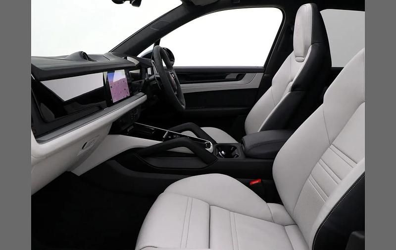 Used Porsche Cayenne S 468 HP (344 kW) 2024 Red SUV