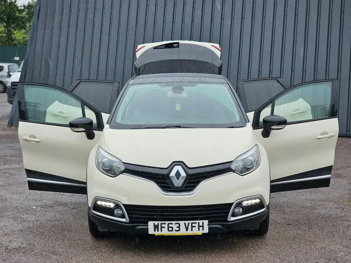 Used Renault Captur Dynamique 90 HP (66 kW) 2013 Cream/black SUV