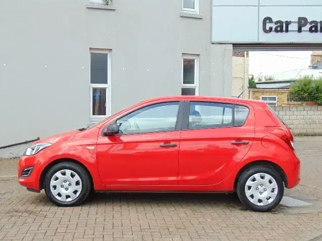 Used Hyundai i20 Classic 2014 Red Hatchback