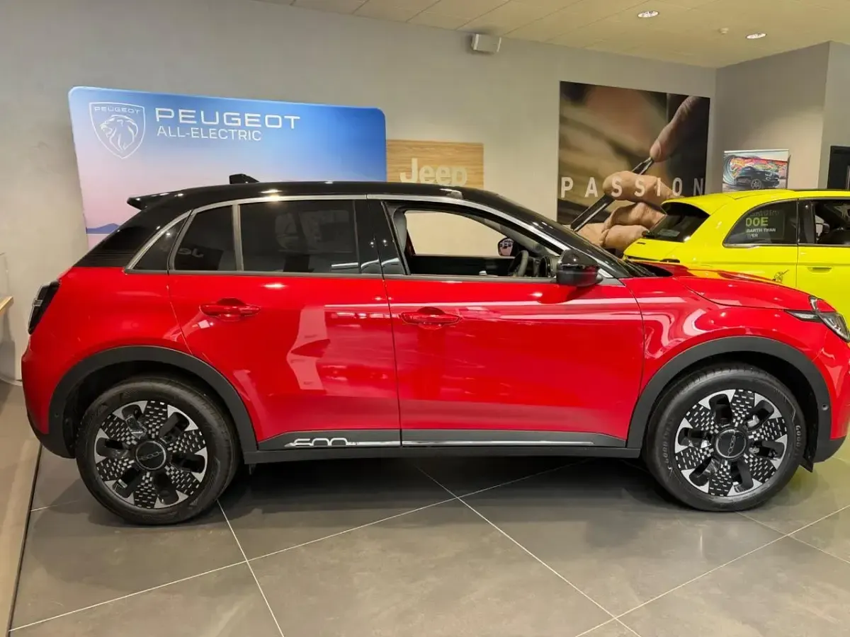 New Fiat 600 La Prima 99 HP (72 kW) 2026 Red SUV