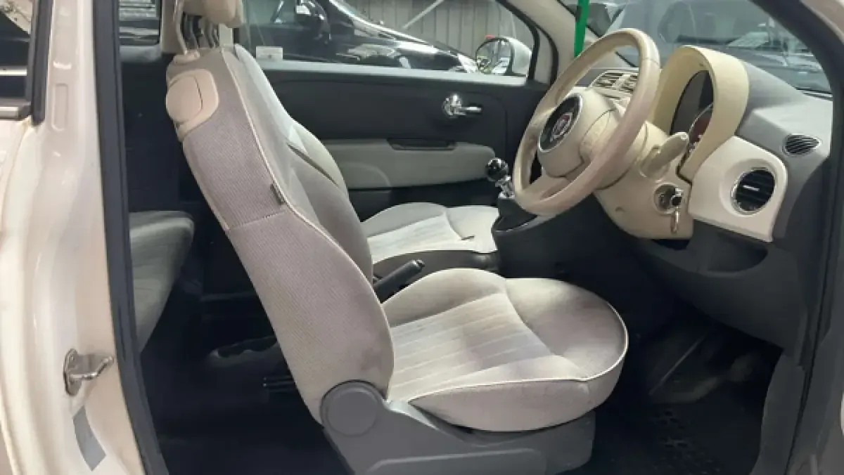 Used Fiat 500 Lounge 69 HP (50 kW) 2010 White Hatchback