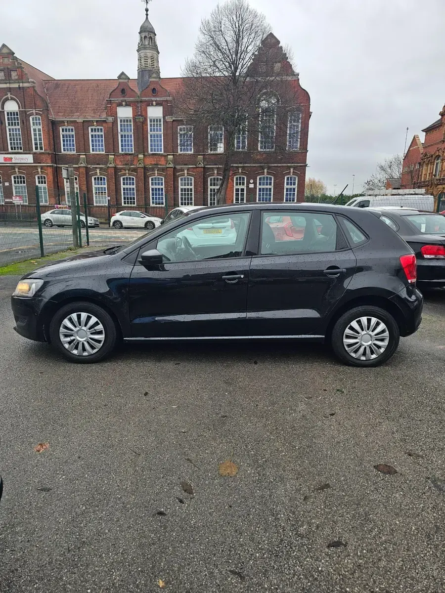 Begagnad VW Polo S 2013 Svart Halvkombi