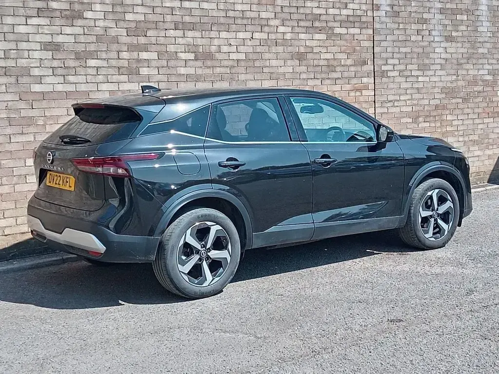 Used Nissan Qashqai N-Connecta 140 HP (102 kW) 2022 Black SUV