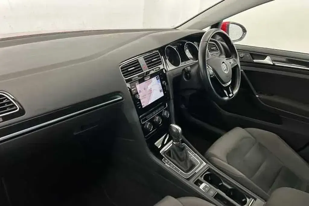 Begagnad VW Golf VII GT 150 HK (110 kW) 2019 Röd Halvkombi