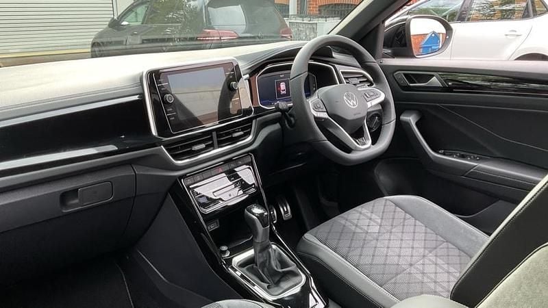 Used VW T-Roc R-line 150 HP (110 kW) 2025 Deep black pearlescent SUV