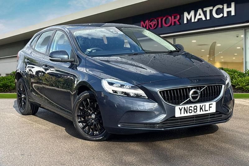 Used Volvo V40 Momentum 2018 Blue Hatchback