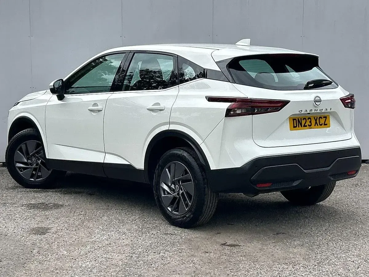 Used Nissan Qashqai Acenta Premium 158 HP (116 kW) 2023 White SUV