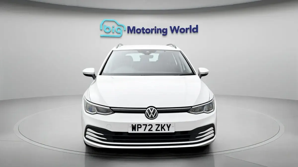Used VW Golf VIII S 131 HP (96 kW) 2023 White Estate