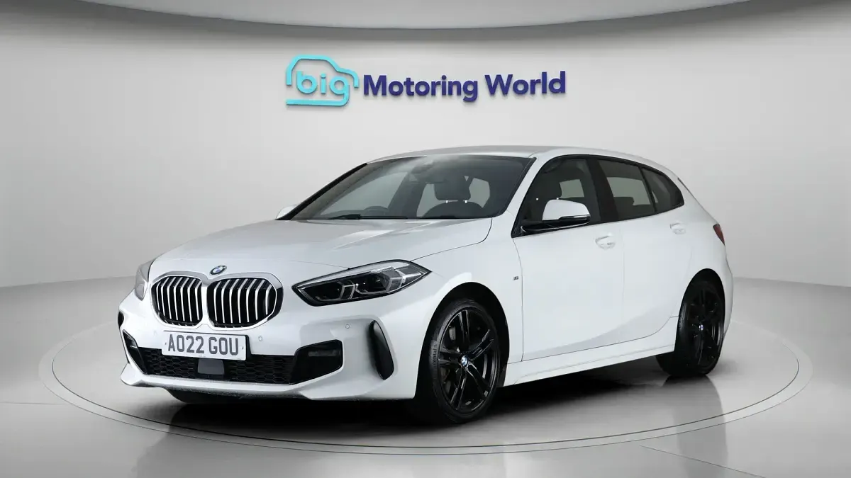 Used BMW 120 M Sport 190 HP (139 kW) 2022 White Hatchback