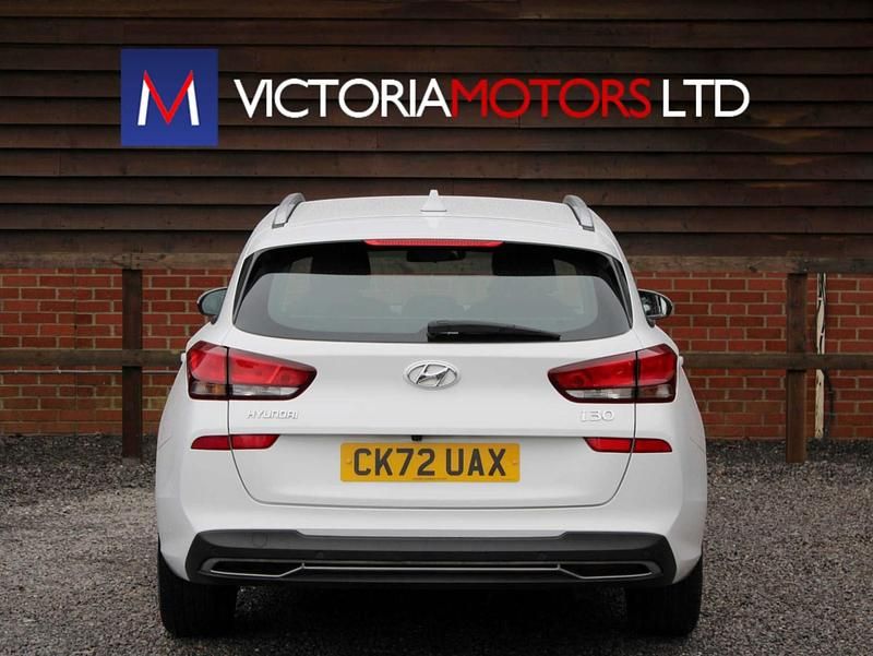 Used Hyundai i30 SE 2022 White Estate
