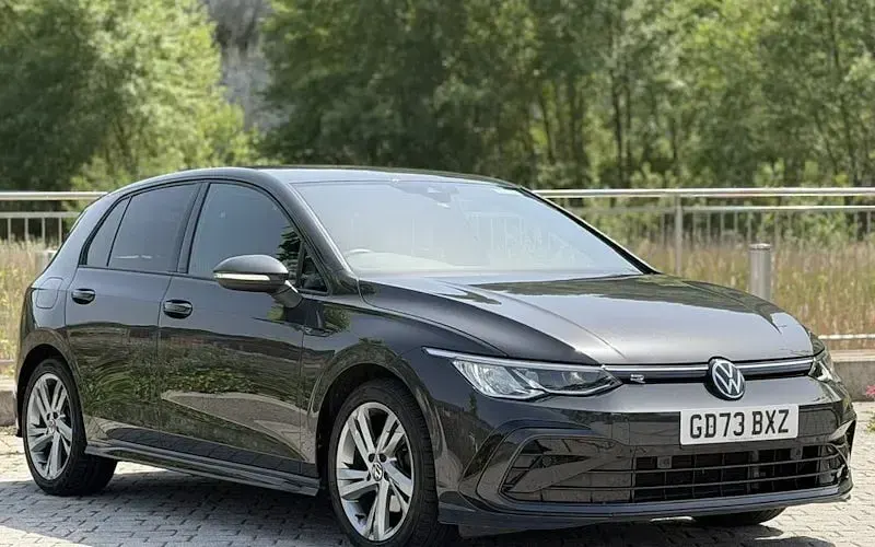 Second-hand VW Golf VIII R-line 131 CP (96 kW) 2024 Hatchback