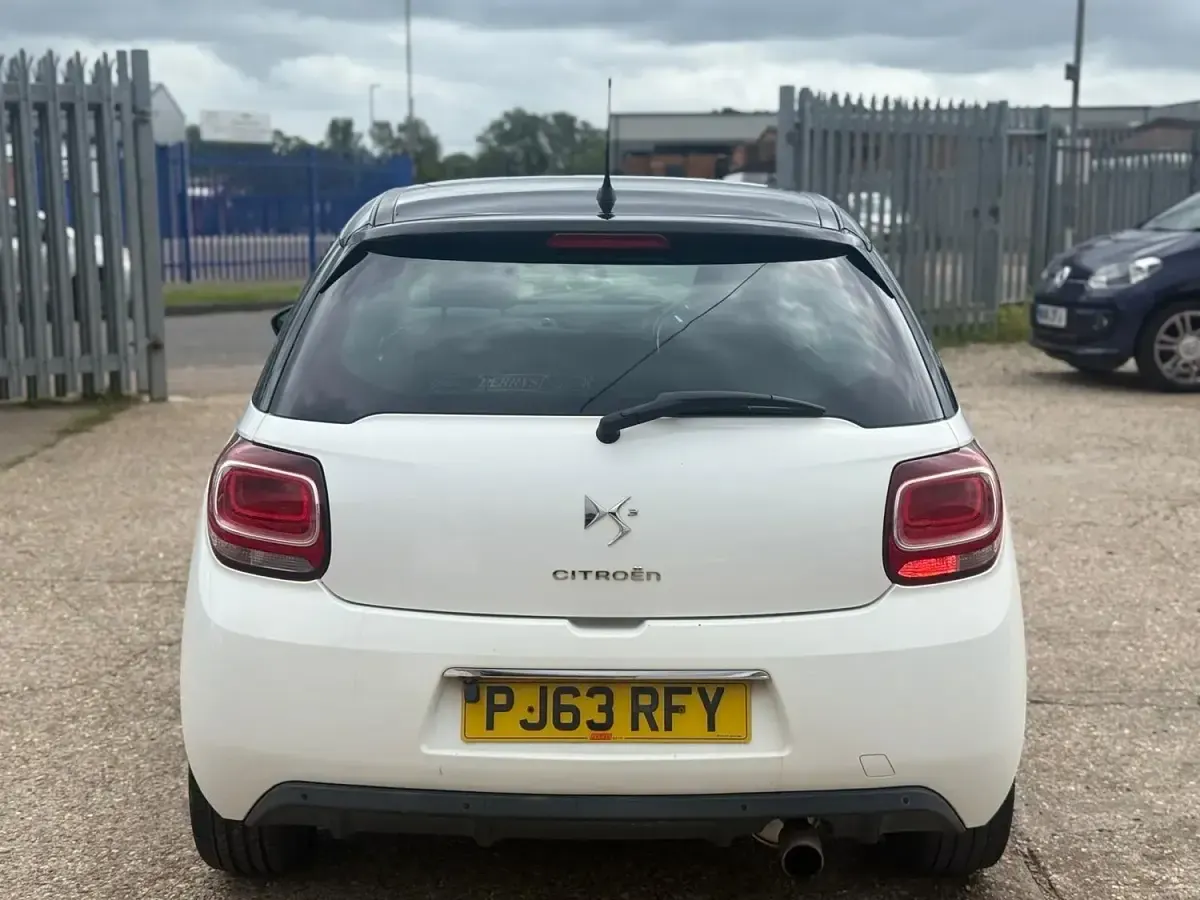 Used Citroën DS3 120 HP (88 kW) 2014 White Hatchback