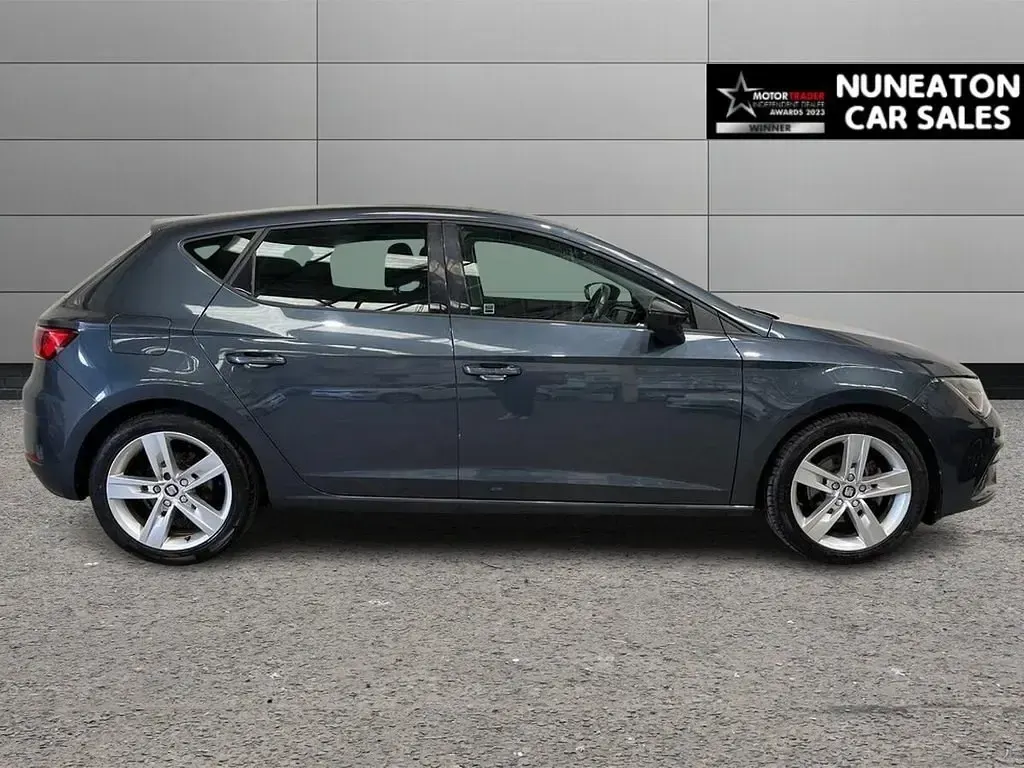 Begagnad Seat Leon FR 130 HK (95 kW) 2020 Grå Halvkombi