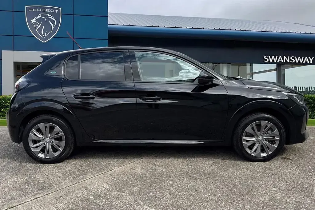 Used Peugeot e-208 Allure+ 100 kW (136 HP) 2023 Black Hatchback