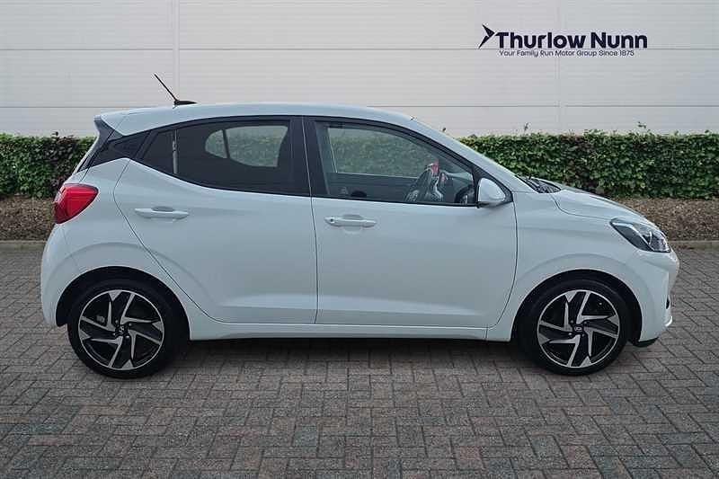 Used Hyundai i10 Premium 67 HP (49 kW) 2020 White Hatchback