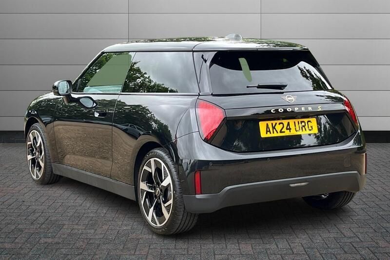 Used Mini Cooper SE Hatch 158 kW (215 HP) 2024 Black Hatchback