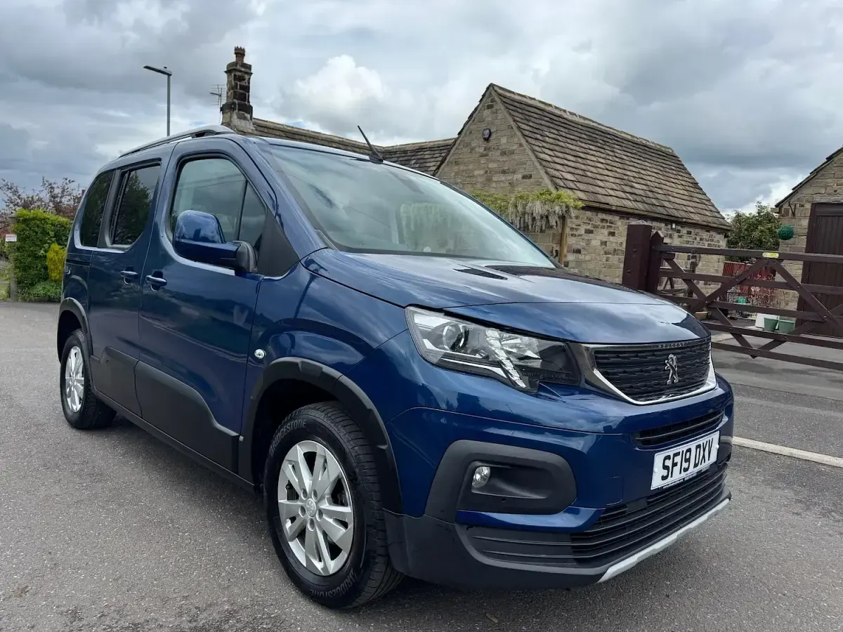 Used Peugeot Rifter Allure 100 HP (73 kW) 2019 Blue MPV