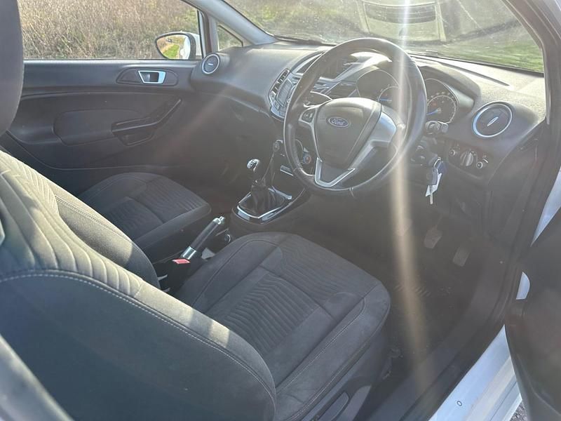 Used Ford Fiesta Zetec 2013 White Hatchback