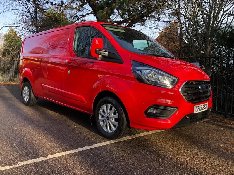 Used Ford Transit Custom Limited 130 HP (95 kW) 2019 Red Van