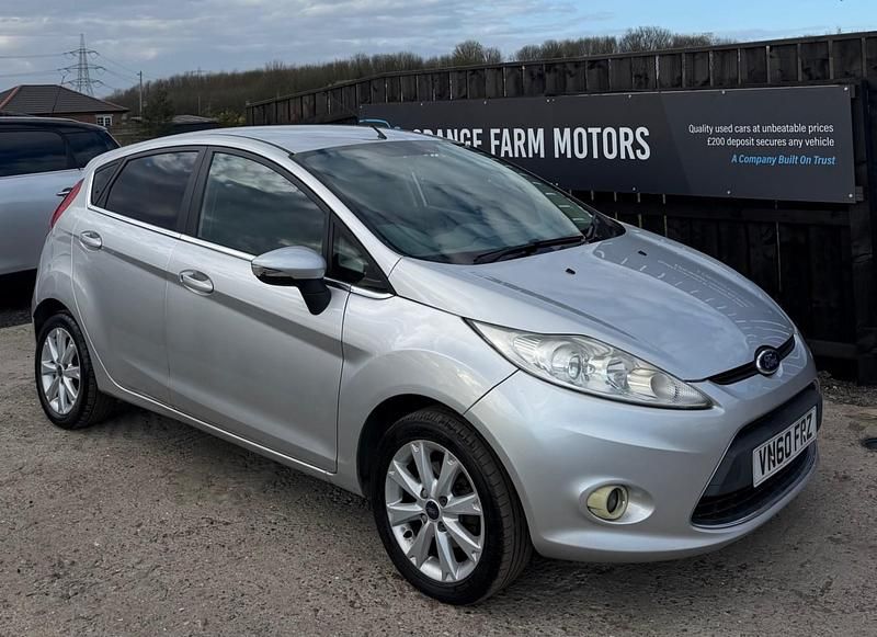 Used Ford Fiesta Zetec 70 HP (51 kW) 2010 Silver Hatchback