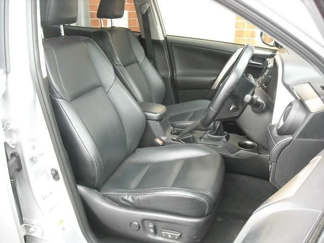 Usado Toyota RAV4 150 HP (110 kW) 2014 Prateado SUV