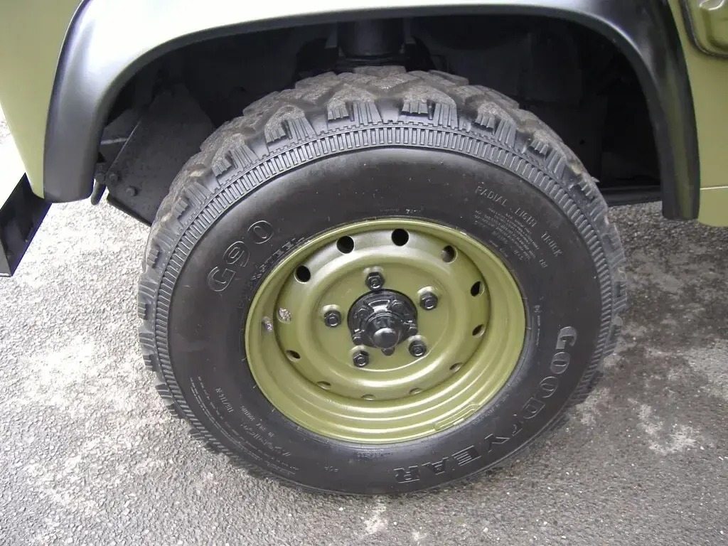 Used Land Rover Defender 90 HP (66 kW) 1997 Green SUV