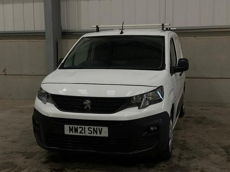 Used Peugeot Partner 100 HP (73 kW) 2021 White MPV