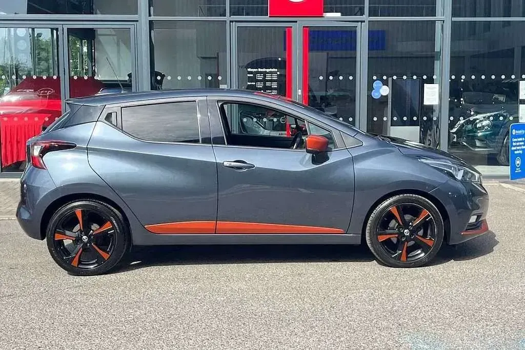 Usado Nissan Micra Tekna 90 HP (66 kW) 2017 Cinzento Citadino