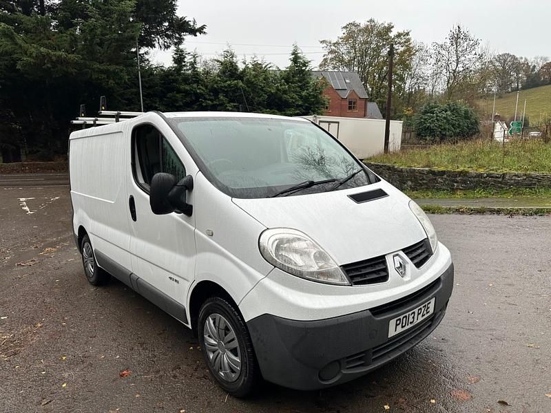 White Used 2013 Renault Trafic MPV | £4,995 (A bit pricey) - Image 1/4