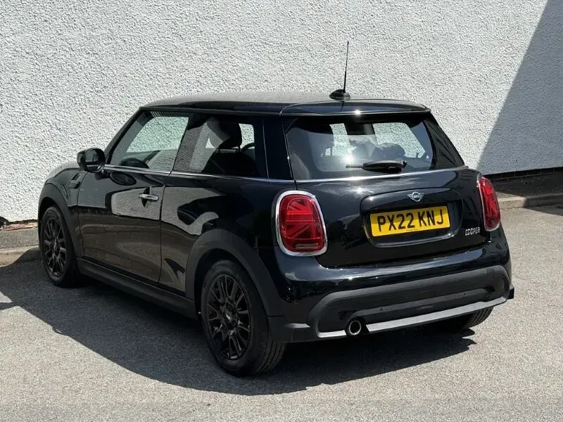 Used Mini Cooper Classic 135 HP (99 kW) 2022 Black Hatchback