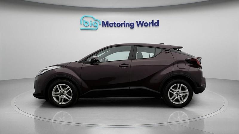 Used Toyota C-HR 122 HP (89 kW) 2022 Mauve/purple SUV