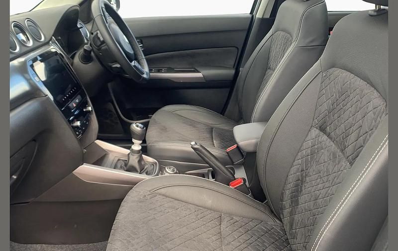 Used Suzuki Vitara 129 HP (94 kW) 2025 Silver SUV